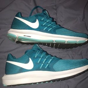 Nike teal run swift women’s size 10